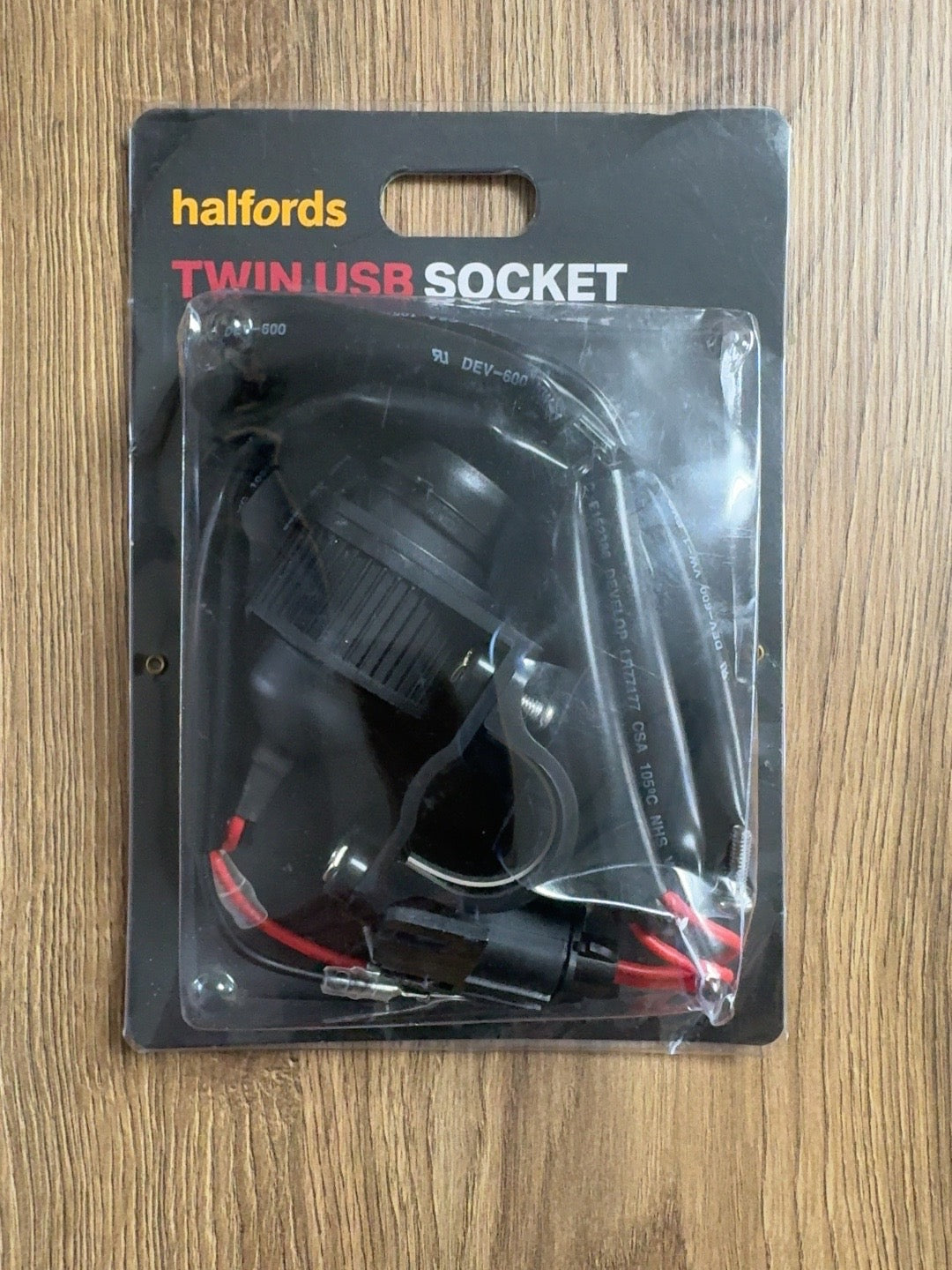 Halfords Twin USB Socket – 12V Car USB Charging Port Installation Kit – New